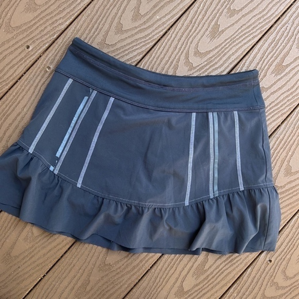 Athleta dark gray tennis ruffle skort with zipper pouch